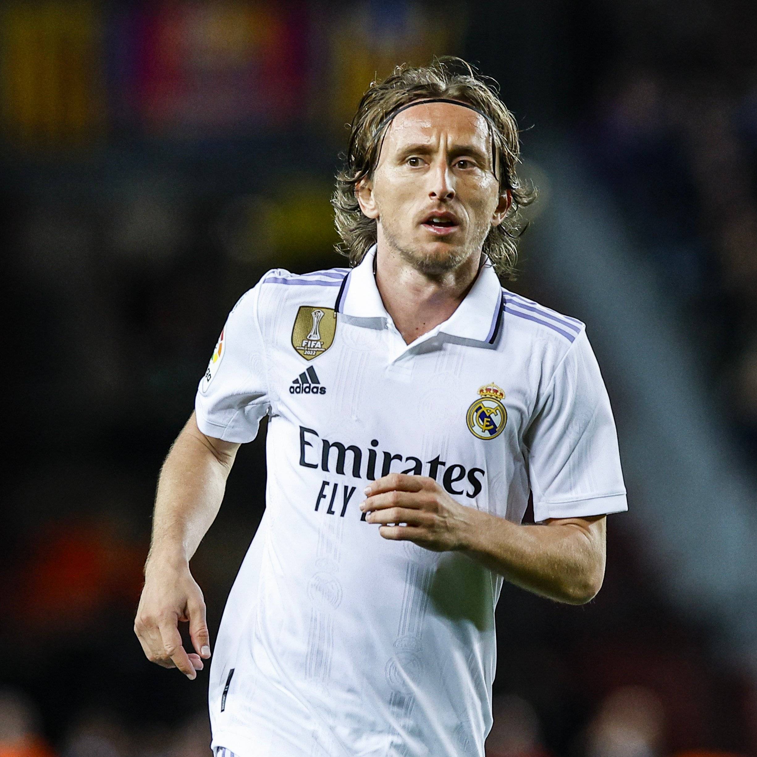 林诗栋2比1胜张本智和，国乒混团世界杯三连冠