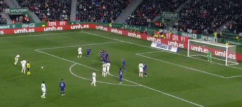 篮球篮网明星球员强调团结：我们是一支队伍